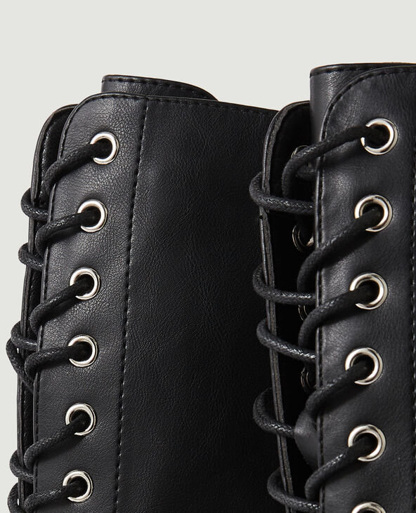 Bottes a lacets
