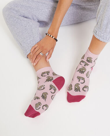 Paire de chaussettes avec léopards en allover rose - Pimkie
