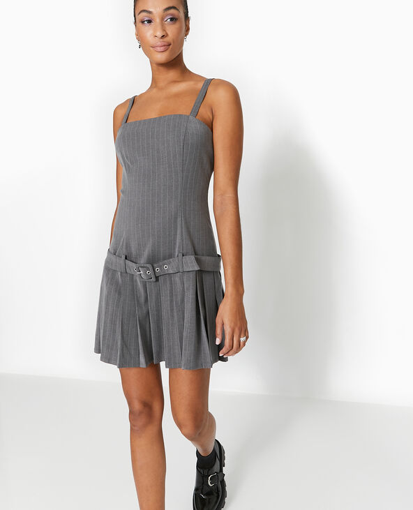 Robe courte avec ceinture et bas plissé gris foncé - Pimkie