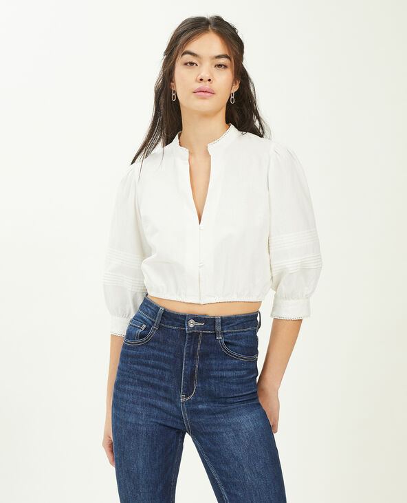 Blouse courte avec petits boutons. blanc - Pimkie