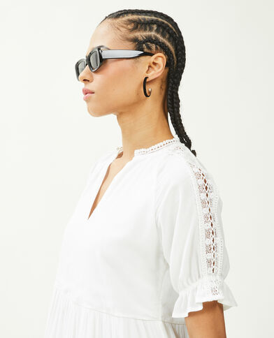 Robe courte avec dentelle et volants blanc - Pimkie
