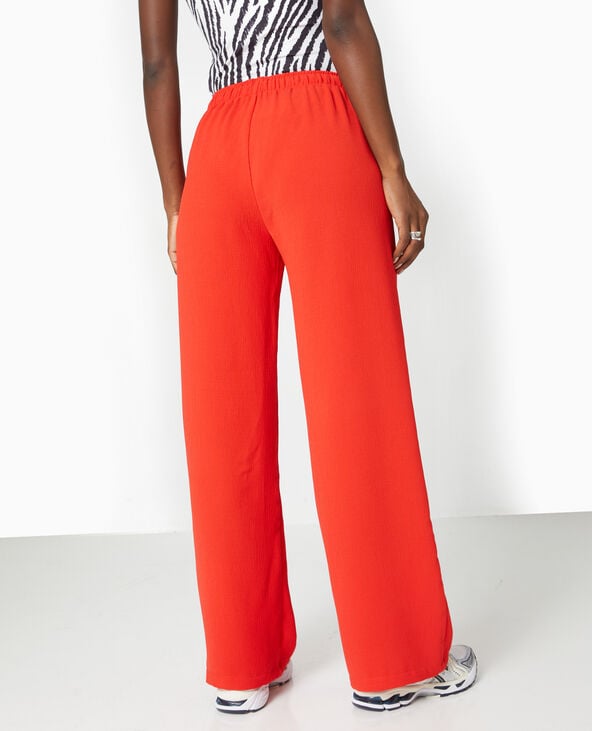 Pantalon large et droit en tissu reliefe