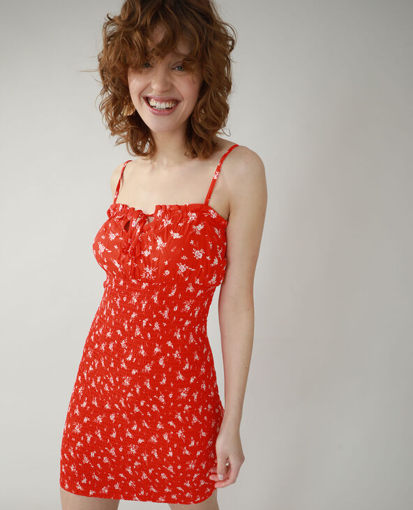 Robe fleurie et smockée rouge - Pimkie