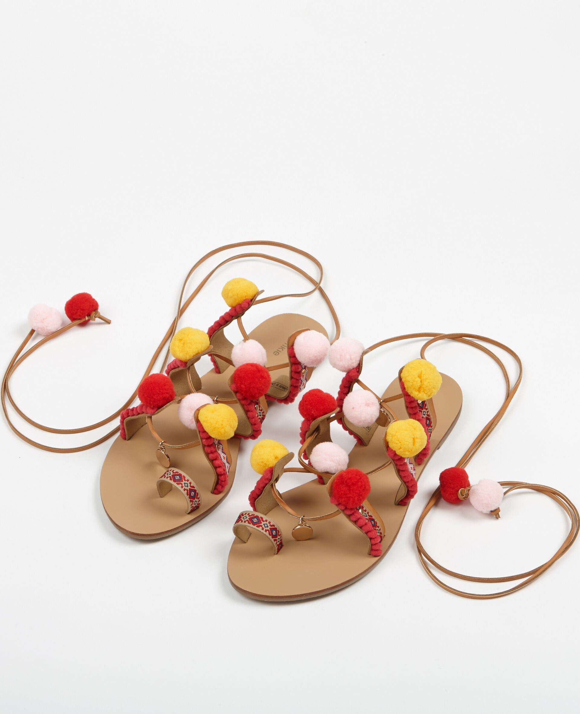 sandales pompons