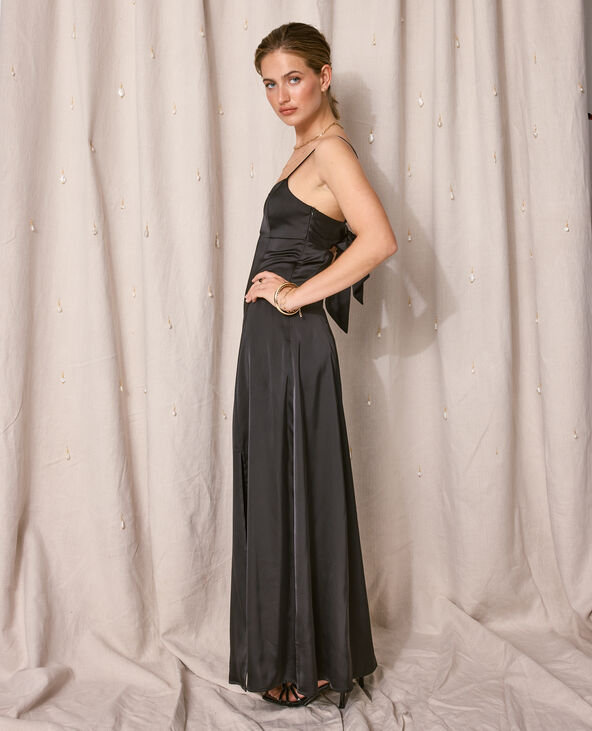 Robe longue et évasée en tissu satiné noir - Pimkie