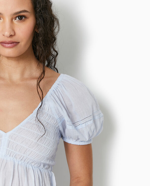Top en tissu léger avec dentelle et smocks bleu - Pimkie