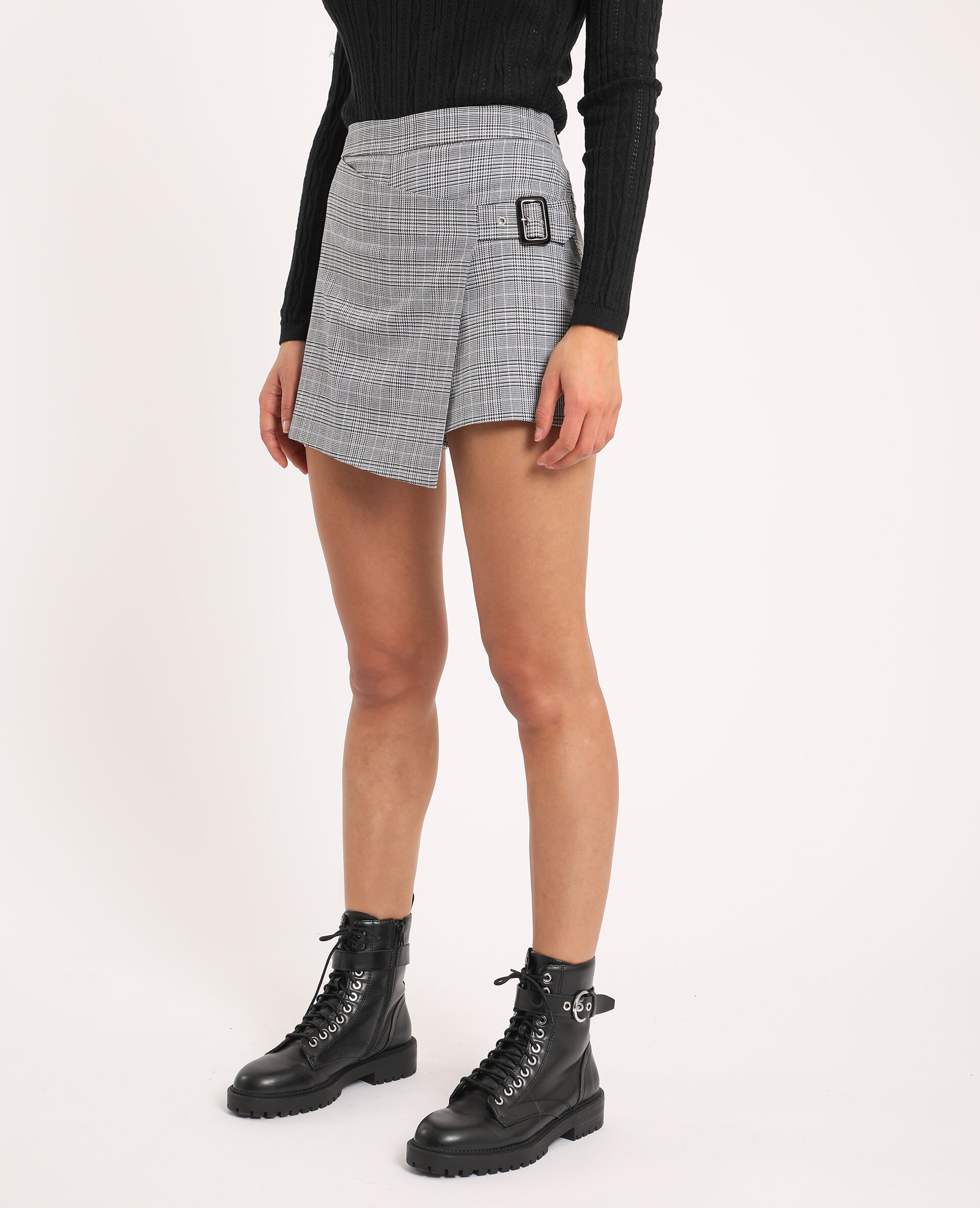 Jupe short à carreaux noir - 690663899B1A | Pimkie