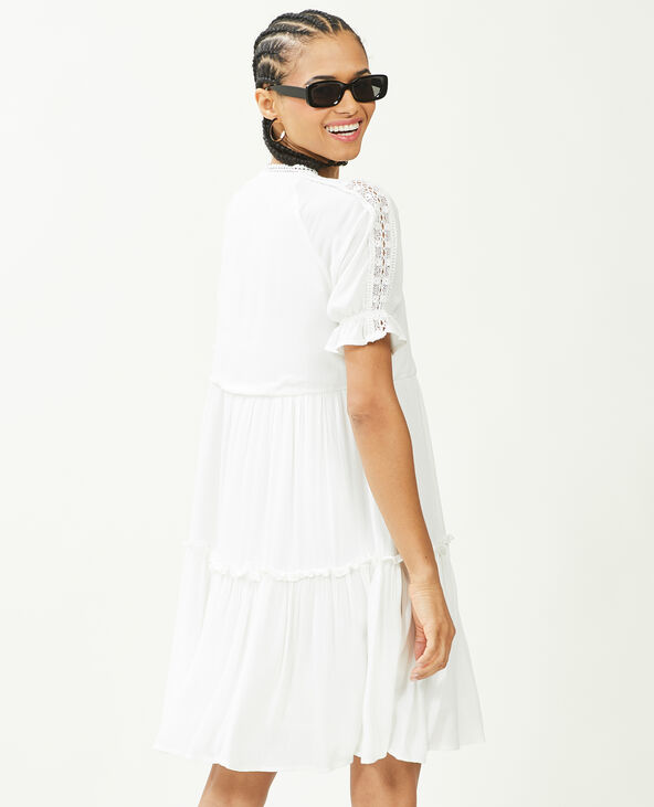 Robe courte avec dentelle et volants blanc - Pimkie