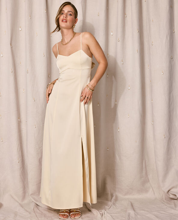 Robe longue et évasée en tissu satiné beige - Pimkie