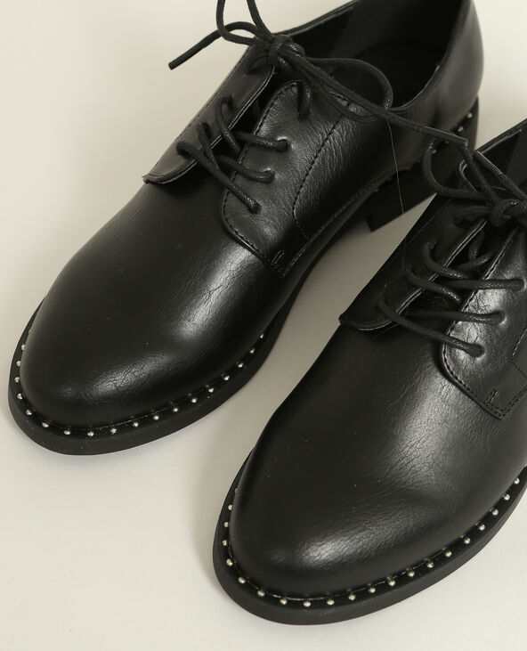 Derbies noires top cloutées