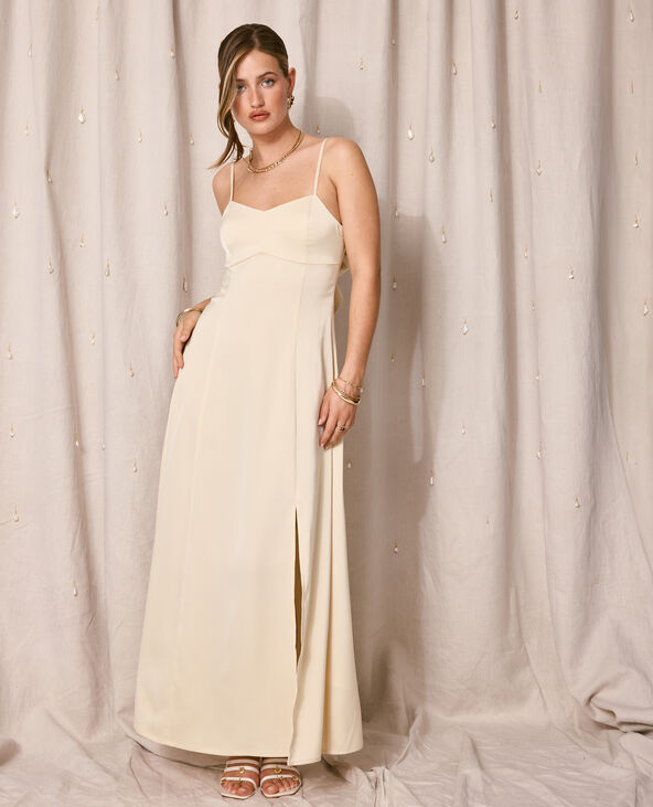 Robe longue et évasée en tissu satiné beige - Pimkie