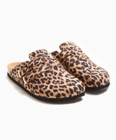 Mules sabots en suédine motif léopard
