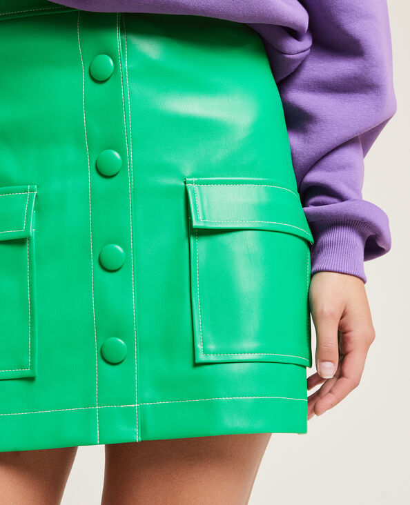Jupe courte boutonnée en simili cuir vert - Pimkie