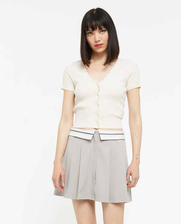 Jupe courte plissée avec ceinture fantaisie gris clair - Pimkie