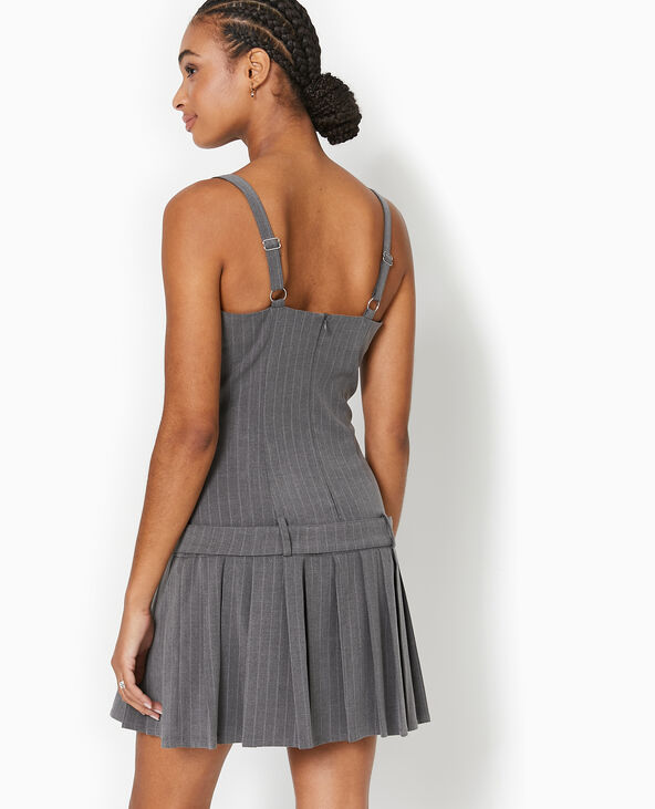 Robe courte avec ceinture et bas plissé gris foncé - Pimkie