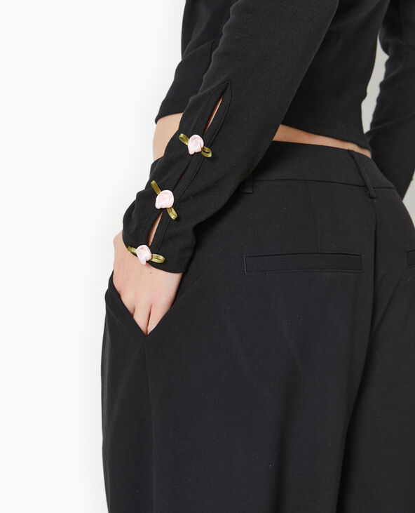 Top manches longues avec roses en satin noir - Pimkie