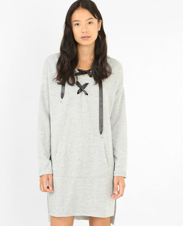 Robe pull a lacets