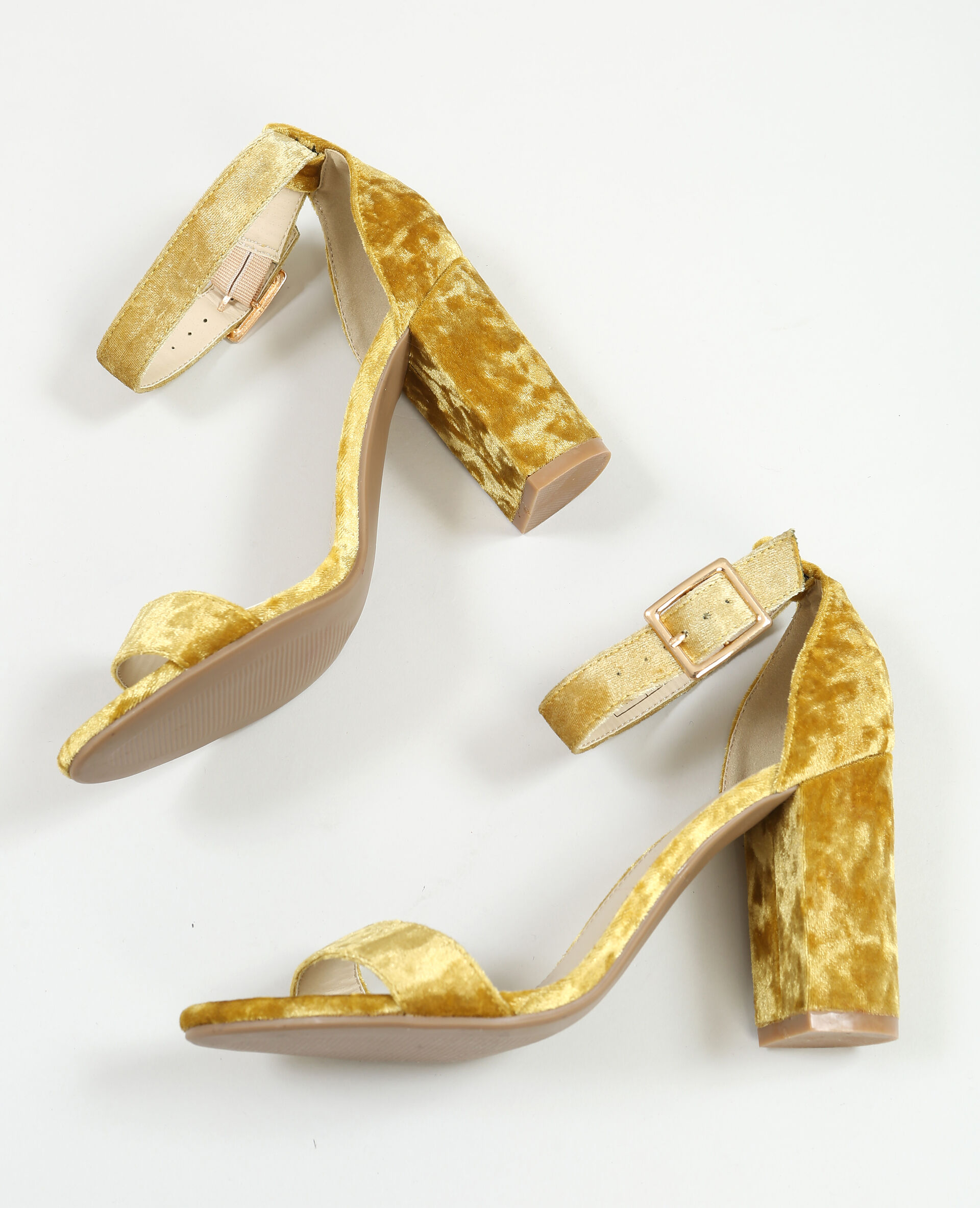 Sandales effet velours moutarde - 904436010A00 | Pimkie