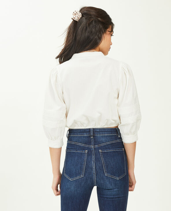 Blouse courte avec petits boutons. blanc - Pimkie