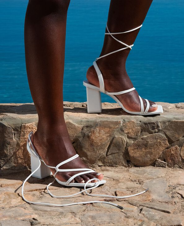 Sandales avec brides à nouer blanc - Pimkie