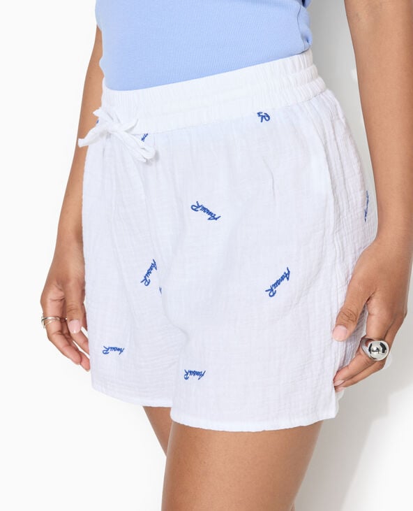 Short en gaze de coton avec broderies Amour blanc - Pimkie