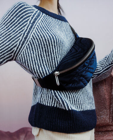 Sac banane matelassé en velours ras bleu marine - Pimkie