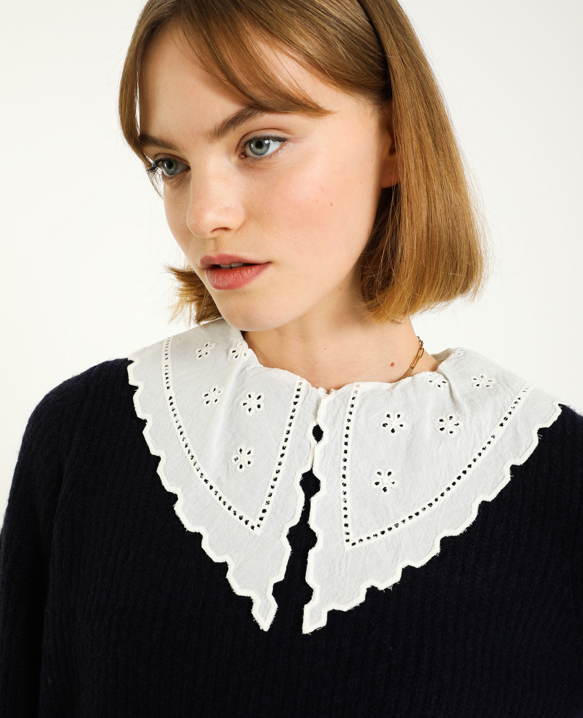 Pull col broderie anglaise