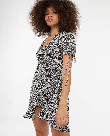 Robe courte porte-feuille avec volant noir - Pimkie