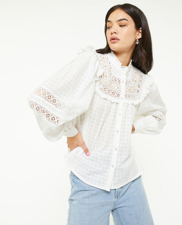 Blouse boutonnée avec dentelle et volants blanc - Pimkie