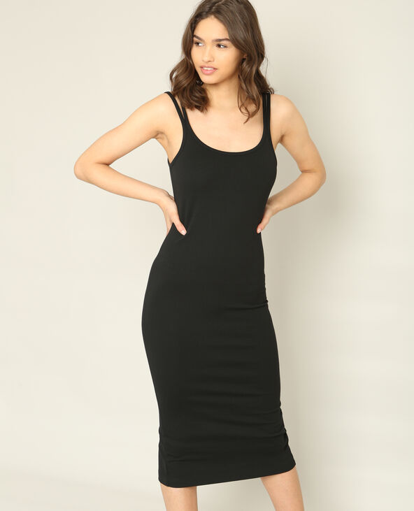 Robe noir serré store