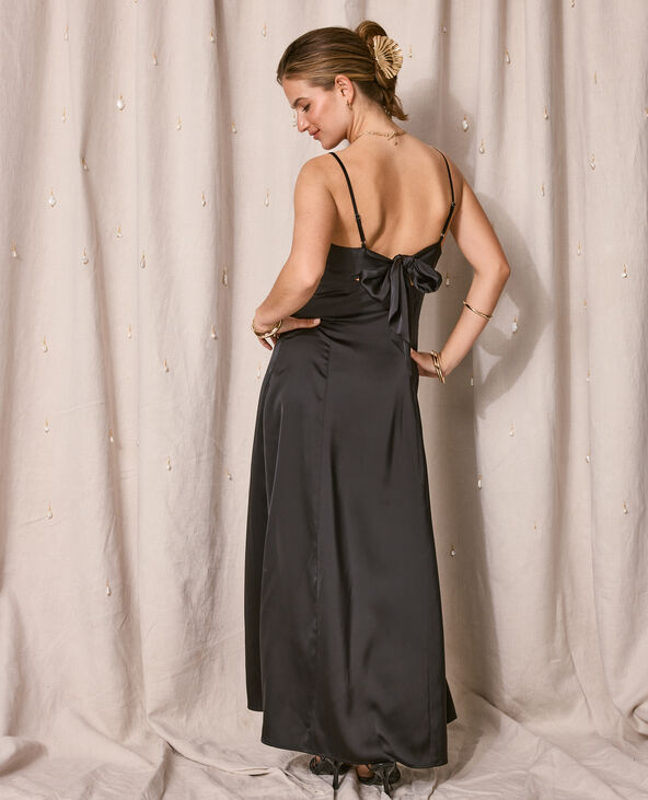 Robe longue et évasée en tissu satiné noir - Pimkie