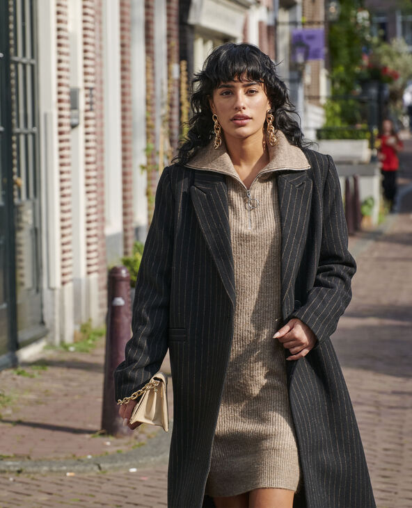 Robe shop pull col