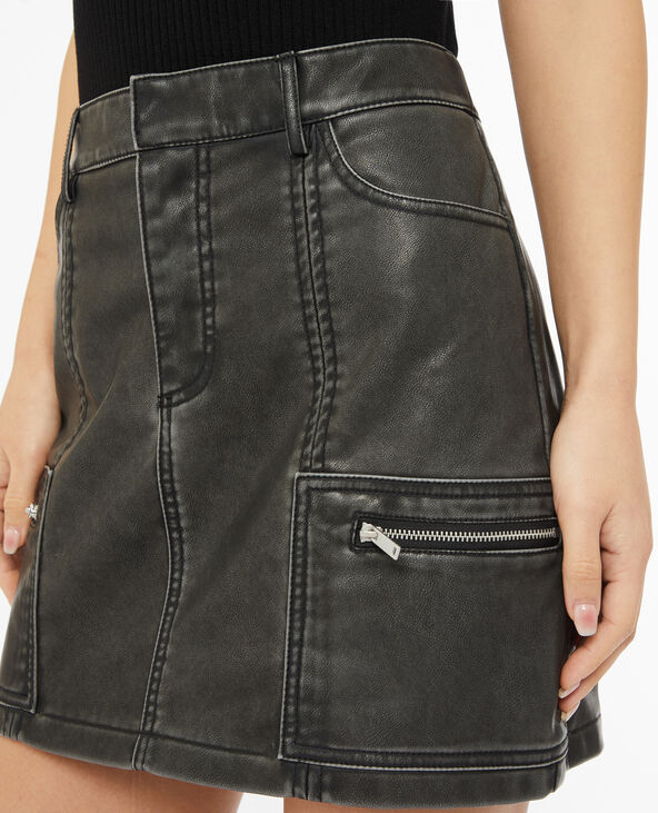 Jupe courte en simili gris foncé - Pimkie