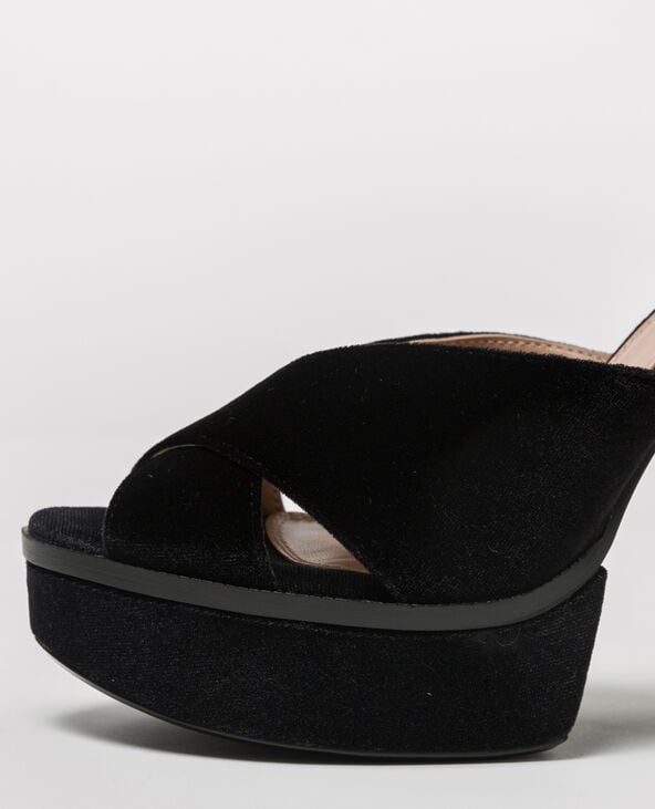 Sandales à plateau velours clouté noir - Pimkie