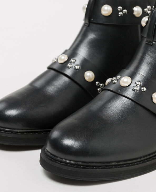 Boots shop sangles clous