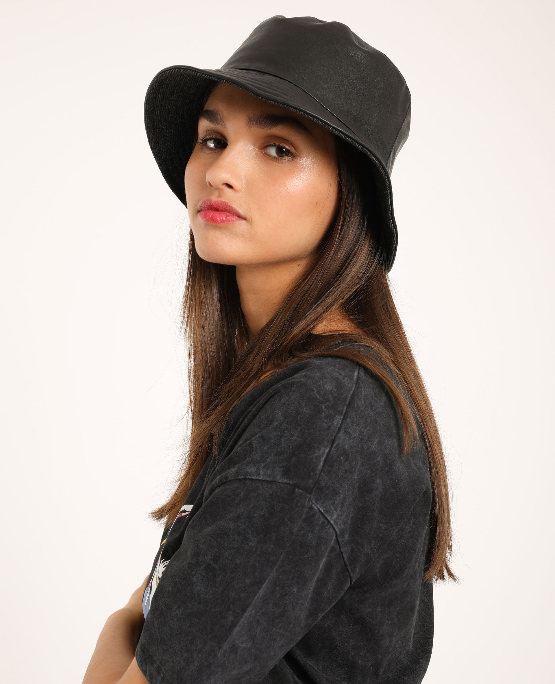 Bob en faux cuir noir - 917679899A08 | Pimkie