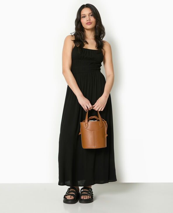 Robe longue à bretelles en tissu froissé noir - Pimkie