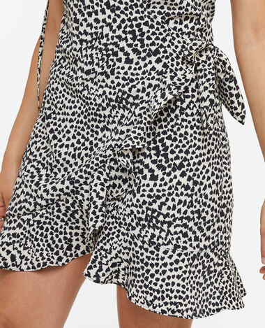 Robe courte porte-feuille avec volant noir - Pimkie