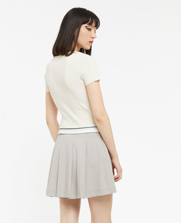 Jupe courte plissée avec ceinture fantaisie gris clair - Pimkie