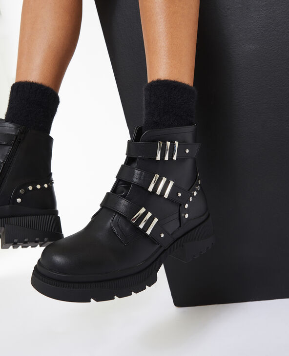Boots top a clou