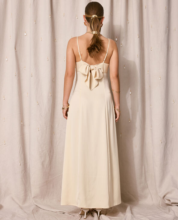 Robe longue et évasée en tissu satiné beige - Pimkie