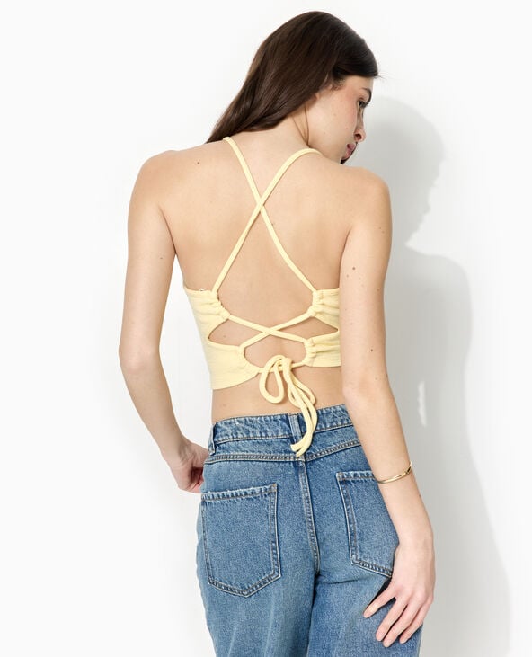 Top court en maille reliefée et extensible Jaune pâle - Pimkie