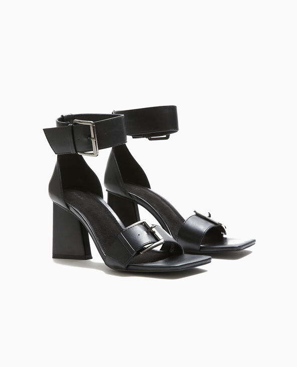 Sandales avec brides larges et talons triangles