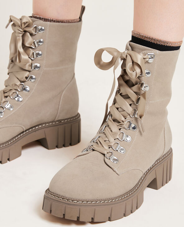 Boots hotsell a lacets