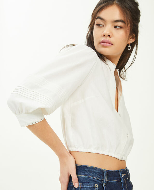 Blouse courte avec petits boutons. blanc - Pimkie
