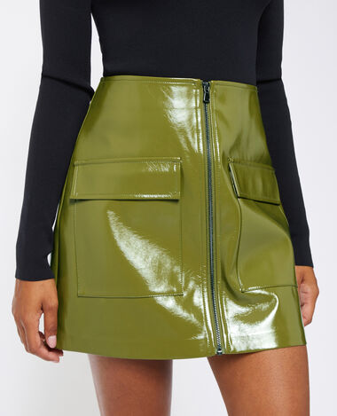 Jupe courte zippée en vinyle vert olive - Pimkie