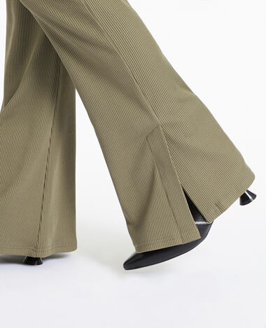 Pantalon flare en maille côtelée vert kaki - Pimkie