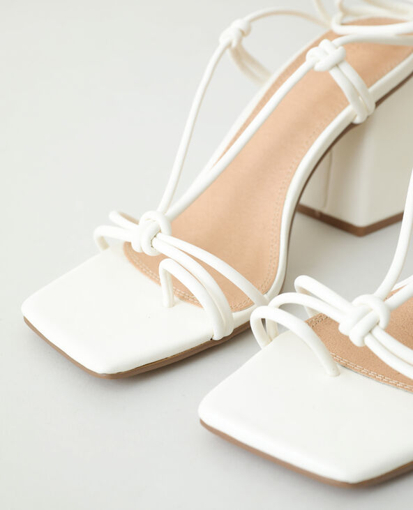 Chaussure talon lacet 2025 montant