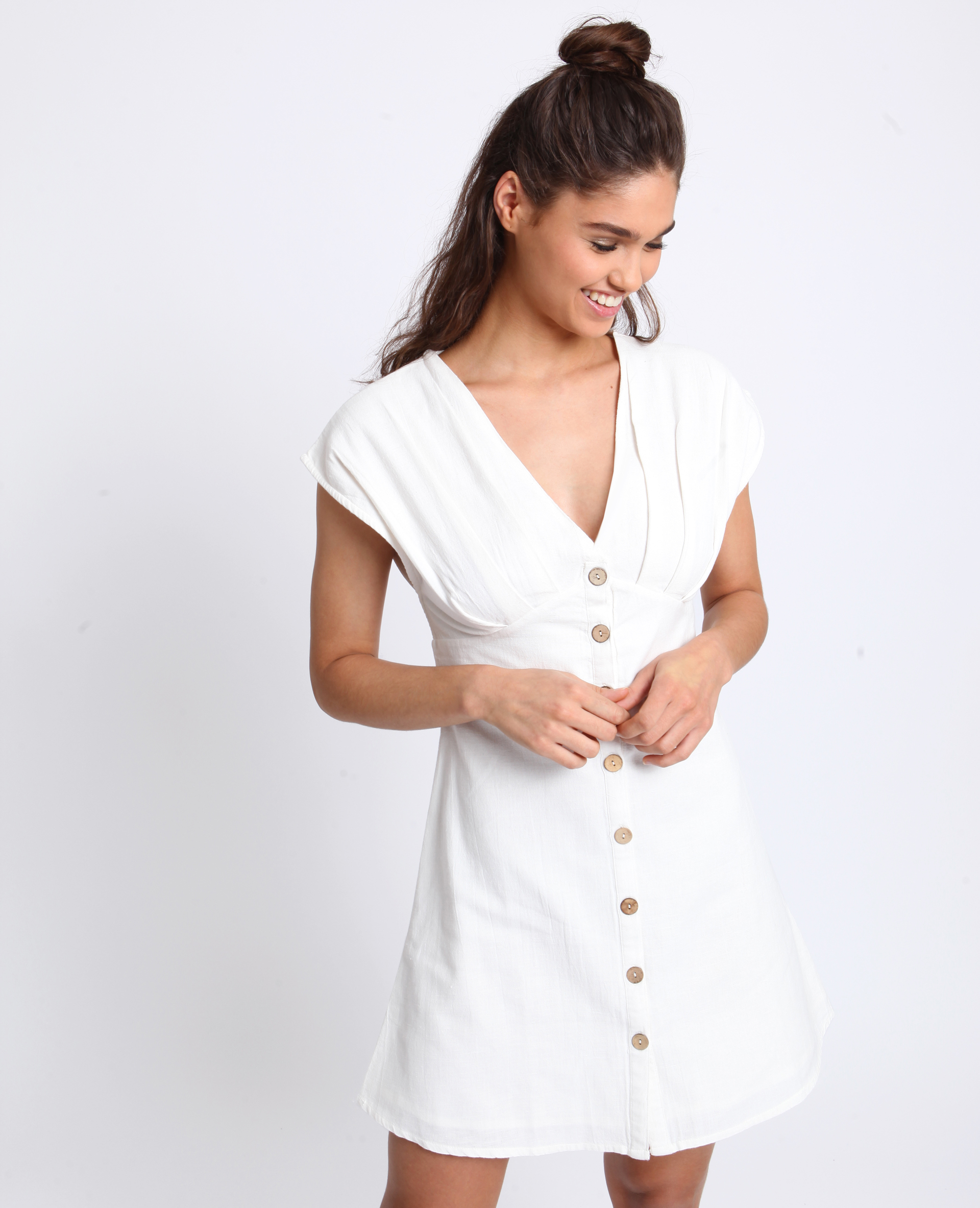 Robe blanche avec bouton top