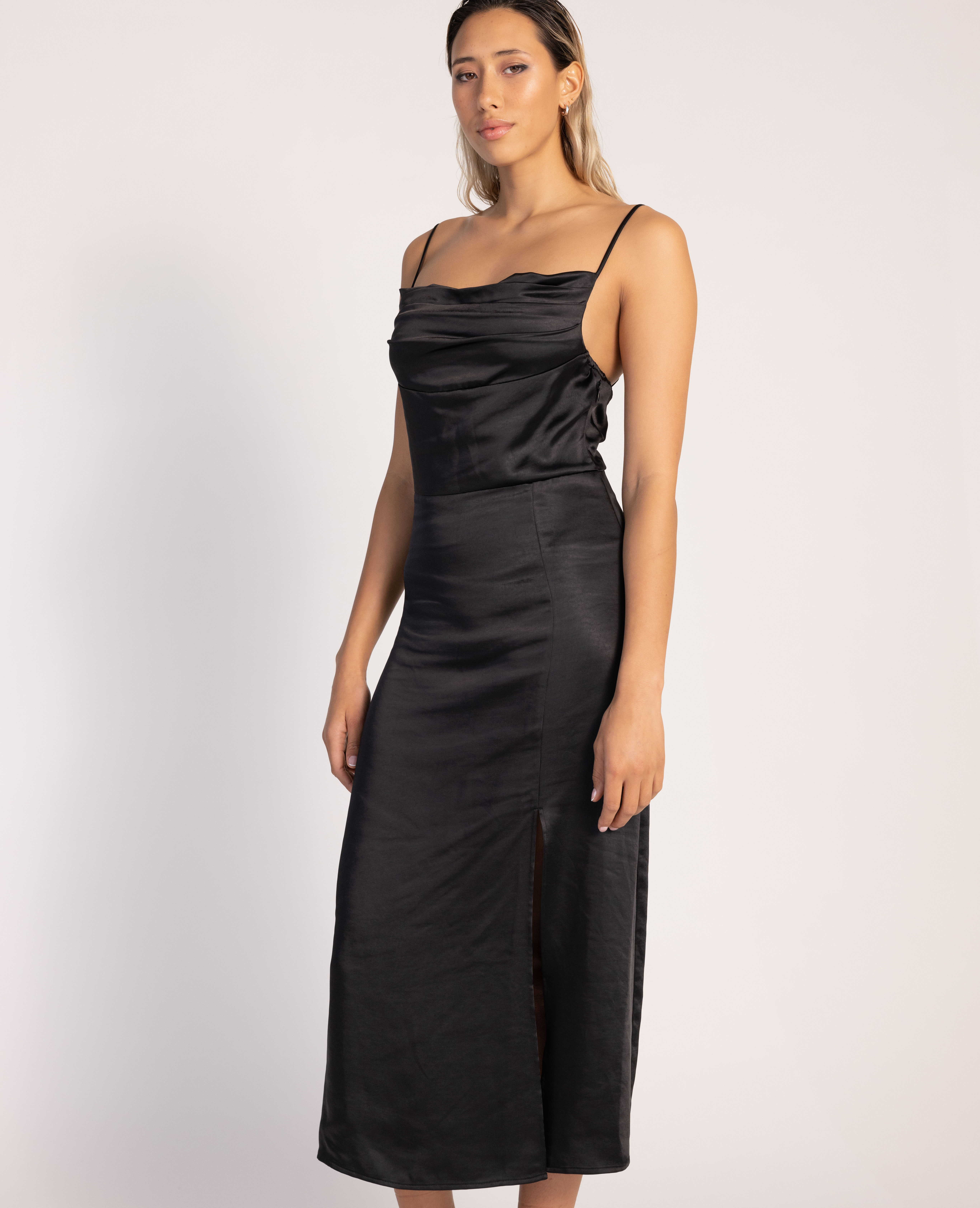 Robe longue tissu satiné encolure bénitier  noir - Pimkie